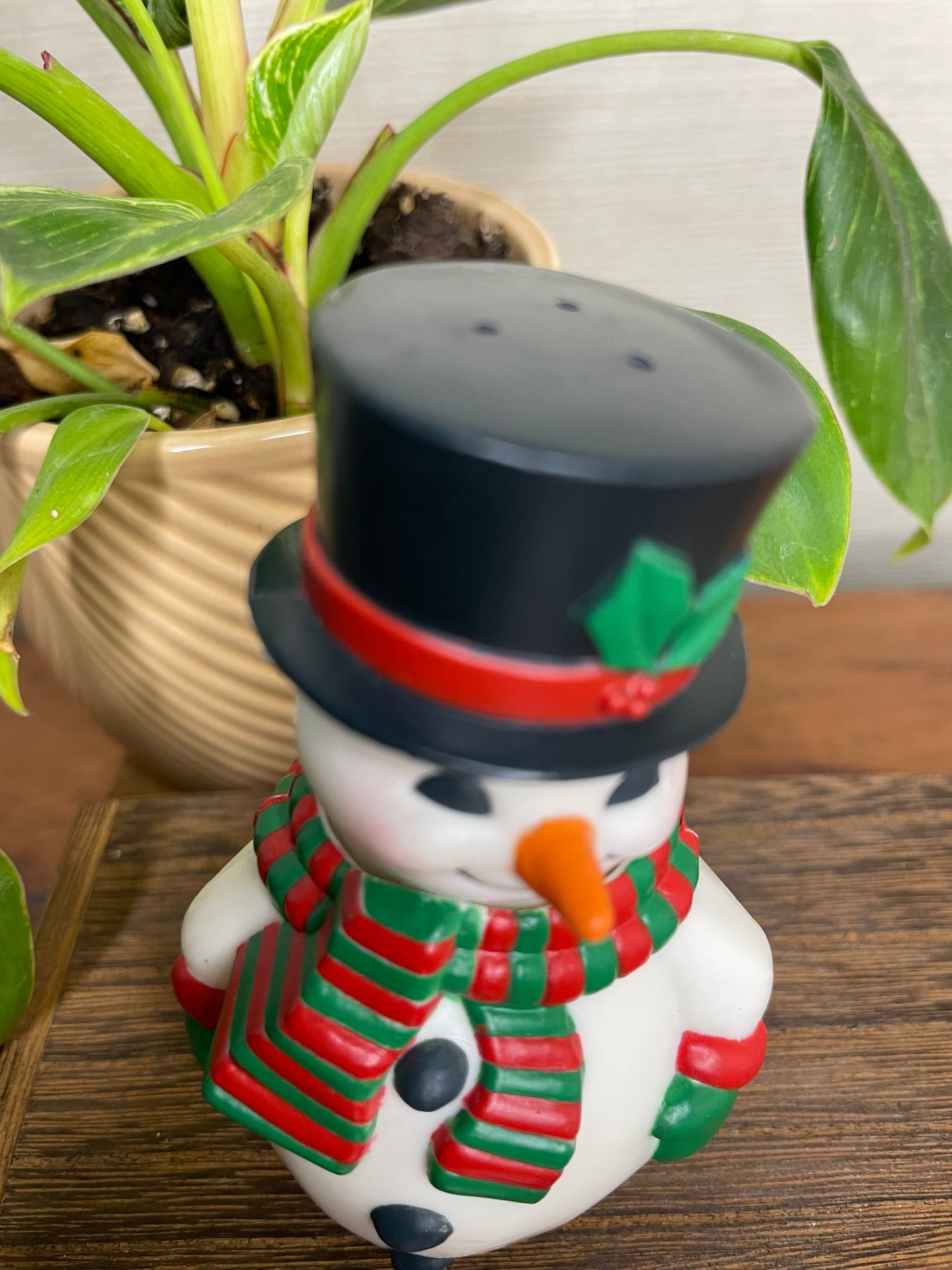 Vintage Avon Frosty the Snowman Salt & Pepper Shaker